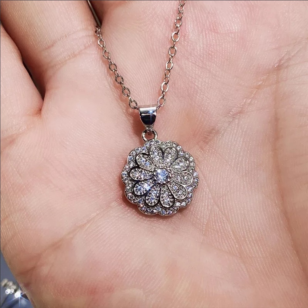 Beautiful Flower Luxury Silver Necklace - Picture 2 of 3